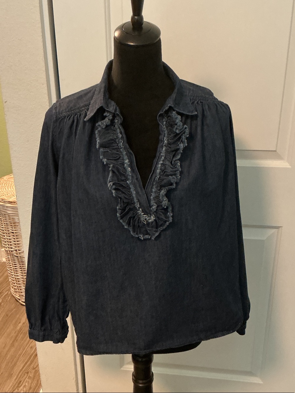 A Shirt Thing Women's Dark Blue Ruffle Trim Button-Down Shirt S